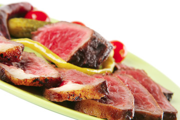 beef slices with pepprs and cucumbers