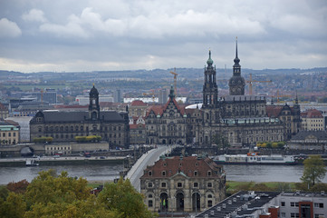 Fototapeta na wymiar Dresden Altstadt, Ansicht vom gegenüberliegenden Elb-Ufer