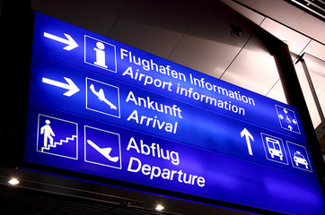 Airport Abflug - Ankunft