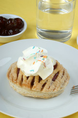 selbst gebackener Kuchen und Kuchengabel