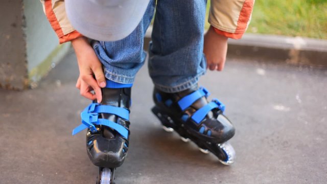 boy puts on roller skates