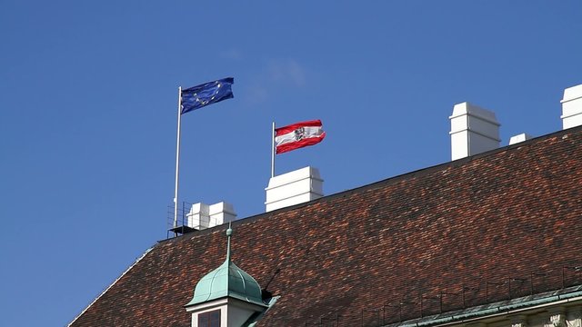 Fahnen: EU und Austria