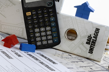 Hausbau planen mit Bauplan und Baubranche