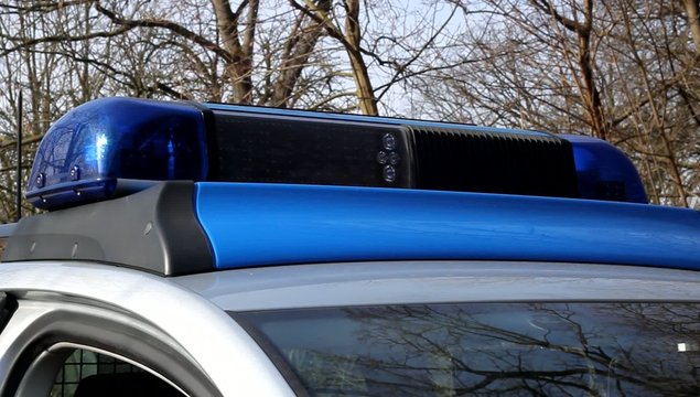 Polizei bei  Kontrolle 110