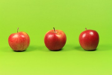 Trzy jabłka