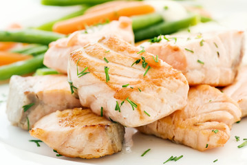 Wildlachs mit Gemüse