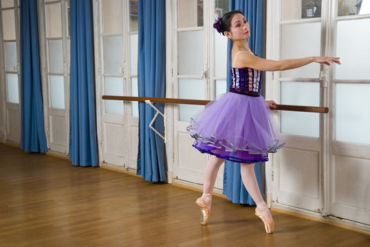 danseuse-classique-barre
