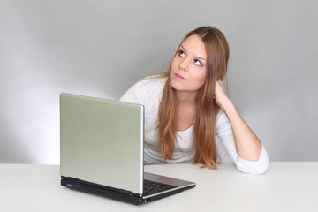 Naklejka premium Frau und Notebook