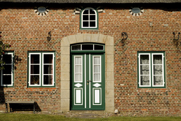 Fototapeta na wymiar Hausfront in Friesland