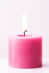 Obraz na płótnie Canvas Różowa świeca