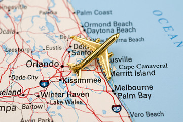 Fototapeta na wymiar Złoty Samolot Ponad Central Florida.