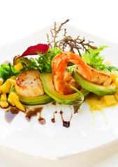 salad with shrimps and scallops