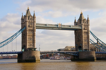 Fototapeta na wymiar famous tower bridge