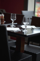 Table élégante dressée pour deux