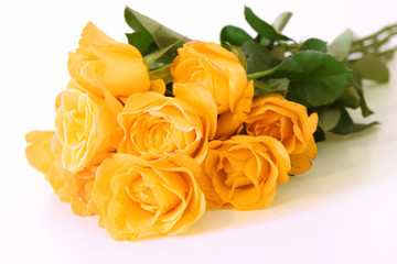 blumenstrauß-gelbe rosen