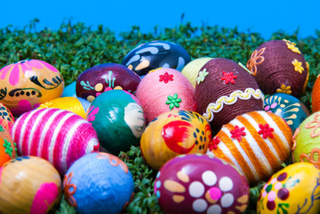 Fototapeta na wymiar Easter eggs on cress