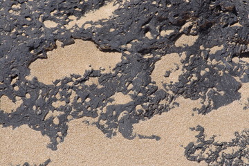 Vulkanfelsen am Strand