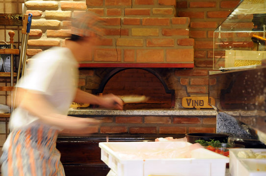pizzeria con forno a legna