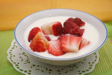 Jogurt mit Erdbeeren