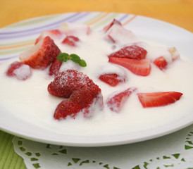 Jogurt mit Erdbeeren