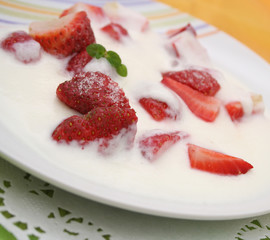 Jogurt mit Erdbeeren