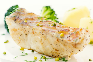 Papageienfisch mit Broccoli