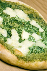 organic pizza spinach basil pesto cheese