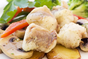 Seeteufel mit Gemüse