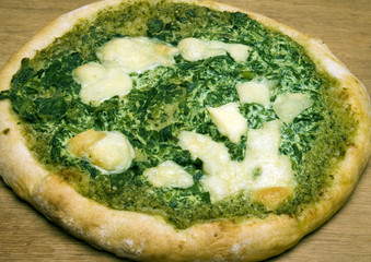 organic pizza spinach basil pesto cheese
