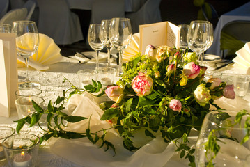 Hochzeit - Rosen als Tischdekoration