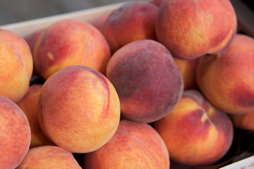 Fototapeta na wymiar Fresh juicy peaches in the box