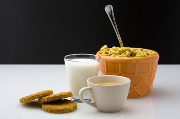 latte cereali e caffè