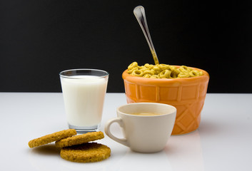 latte cereali e caffè