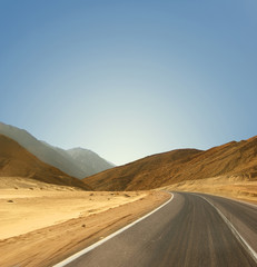 Fototapeta na wymiar Obraz drogi na tle pustyni