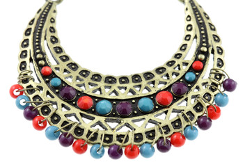 boucle d'oreille, perle métal, fond blanc