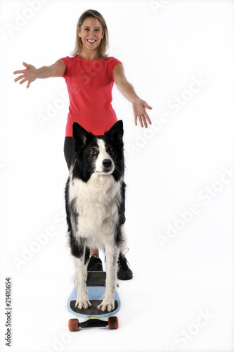 apprendre à son chien à faire du skateboard