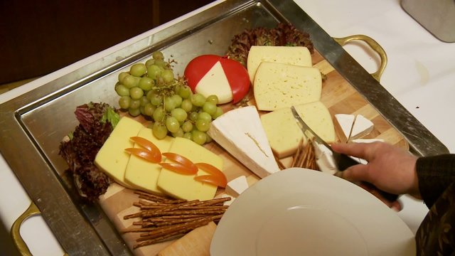 Bedienung an K&auml;seplatte