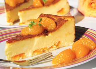 Feiner Quarkkuchen mit Mandarinen
