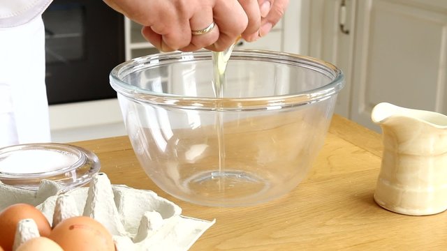 Eier schlagen