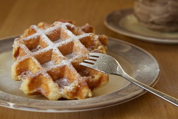 belgische Waffel mit Puderzucker