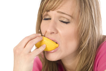 woman eating a squirting lemon