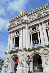 Fototapeta na wymiar Fasada Opera Garnier w Paryżu