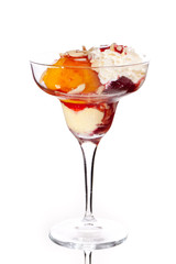 Eisbecher mit Pfirsich