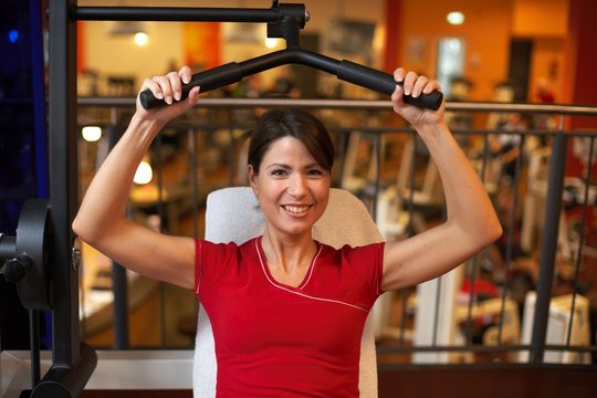 Frau am Sportger&auml;t