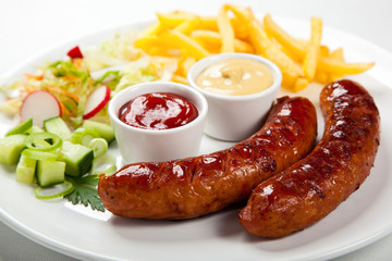 Grilled sausages and vegetables