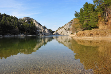 Fototapeta na wymiar Lac provence