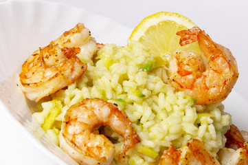 Risotto with fried prawns and avocado
