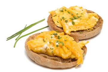 Rührei auf Vollkornbrötchen