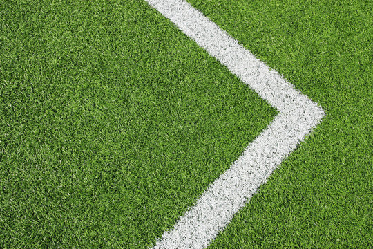 Fu&szlig;ballplatz Detail Rasen & Rechtspfeil