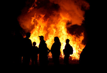 Fototapeta na wymiar People at a bonfire